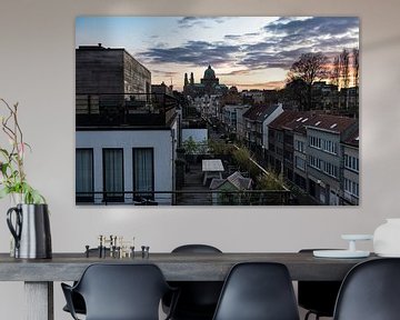 Stadzicht bij zonsondergang over Brussel, België van Werner Lerooy