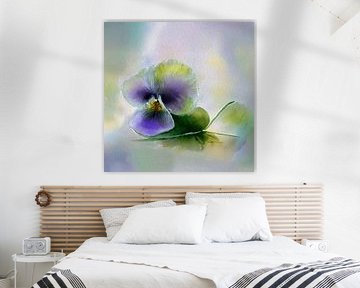 Peinture à l'aquarelle d'une pensée bleue. sur Studio Pieternel