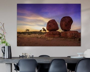 Sunbeams and Stones - Devil's Marbles in Golden Hour with beautiful purple and gold sky by Joyce van Dijk Fotografie - fotografiekunst vanuit m'n