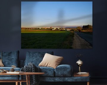 Spanje, het dorpje Azofra in ochtendlicht op de Camino de Santiago van Ton Van Zeijl