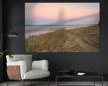 Uitzicht over het strand op Usedom met duinen aan de ene kant en de Baltische Zee aan de andere kant van Martin Köbsch