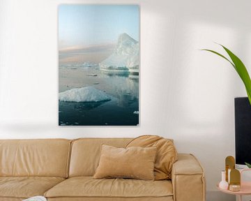 IJsschotsen in de zee | reisfotografie print | Ilulissat Groenland van Kimberley Jekel