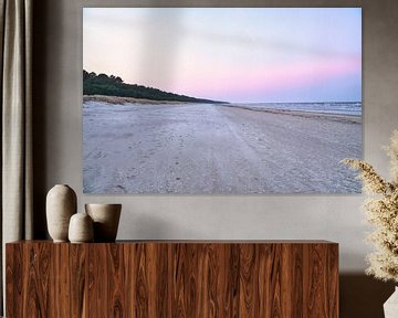 Uitzicht over het strand op Usedom met duinen aan de ene kant en de Baltische Zee aan de andere kant van Martin Köbsch