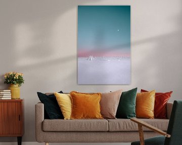Pastel zonsondergang in de sneeuw | reisfotografie print | Saariselkä Lapland Finland van Kimberley Jekel