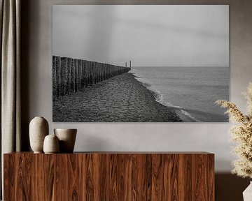 Fine Art landschap van een golfbreker op het strand van John van de Gazelle fotografie