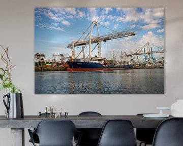 Containerschiff am Hafenkai von scheepskijkerhavenfotografie