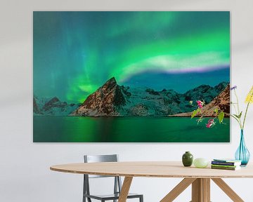 Noorderlicht boven fjord op de Lofoten, Noorwegen van Chris Stenger
