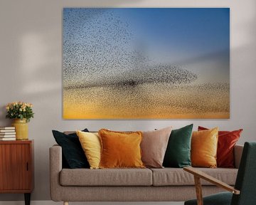 Spreeuwen tijdens zonsondergang aan het einde van een winterdag van Sjoerd van der Wal Fotografie