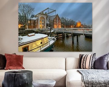 Zwolle besneeuwde Thorbeckegracht tijdens een koude winterochtend van Sjoerd van der Wal Fotografie