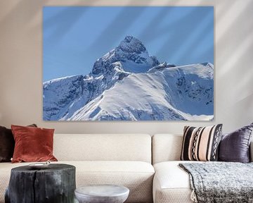 Winterkroon van de Allgäuer Alpen - De Trettachspitze in het zonlicht van Walter G. Allgöwer