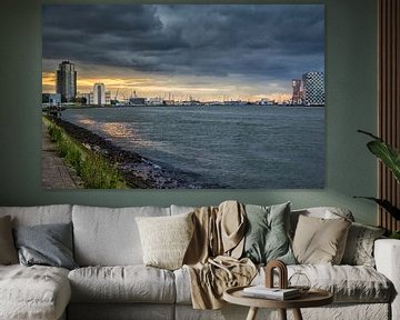 Rotterdam de Maas richting noordzee van Eisseec Design