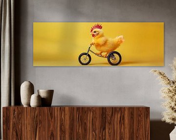 Grappige kip op een kinderfiets met een gele achtergrond van Digitale Schilderijen