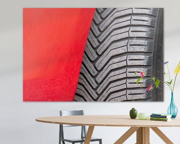 Roter Rennwagen mit Reifenprofil von Your Happy Life