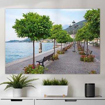 Promenade au bord du lac à Gargnano sur le lac de Garde