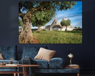 Trulli huisjes onder een oude olijfboom van iPics Photography