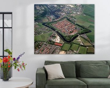 Luchtfoto van de vestingstad en Hanzestad Elburg van Frans Rombout