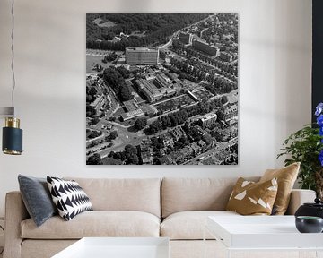 1977: Historische zwart/wit luchtfoto van het Kunst Museum van Frans Rombout