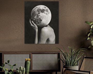 She Carries the Moon van Franka Poulain