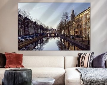 Uitzicht over Het Rapenburg in Leiden. van Robert Jan Smit