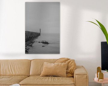 Fine Art landschap van een golfbreker in de mist van John van de Gazelle fotografie