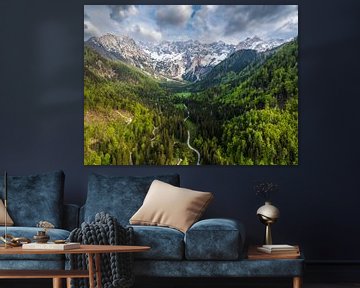Zgornje Jezersko vallei vanuit de lucht gezien in de lente van Sjoerd van der Wal Fotografie