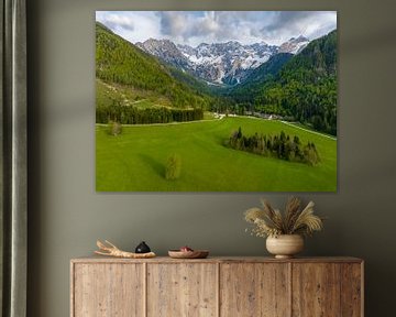 Zgornje Jezersko vallei vanuit de lucht gezien in de lente van Sjoerd van der Wal Fotografie