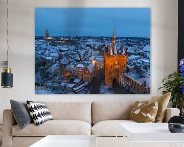 Zwolle Sassenpoort oude poort tijdens een koude winterochtend van Sjoerd van der Wal Fotografie