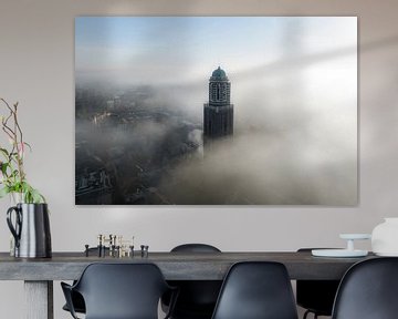 Peperbus kerktoren in Zwolle boven de mist van Sjoerd van der Wal Fotografie