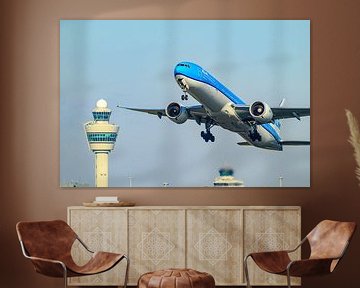 Boeing 777 van KLM opstijgend van Schiphol