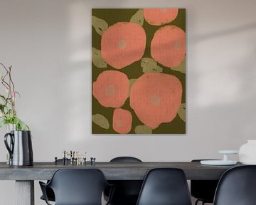 Zachtroze bloemen op warm groen. Abstracte botanische gemengde techniek. van Dina Dankers