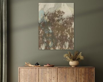 Botanische kunst in neutraal bruin, wit, grijs, blauw. Monotypes weidebloemen. van Dina Dankers