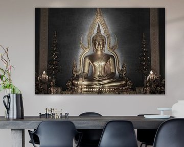Dharma gewikkeld in licht - De Phra Boeddha Chinnarat van Walter G. Allgöwer