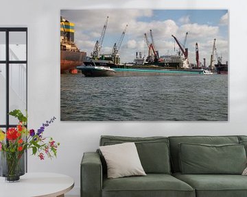 Schepen en overslag in de drukke Waalhaven van scheepskijkerhavenfotografie