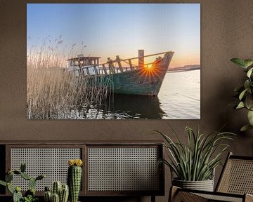 Vissersboot in de zonsondergang op het eiland Usedom van Sven-Erik Arndt