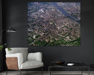 1990: Historische luchtfoto van de stad Maastricht van Frans Rombout