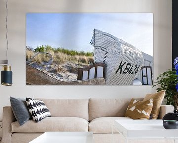 Strandstoel op het strand van de Baltische Zee. Kustvakantie aan zee van Martin Köbsch