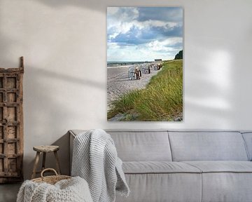 Strandstoel op het strand van de Baltische Zee. Kustvakantie aan zee van Martin Köbsch