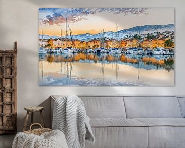 Mediterrane Haven bij Zonsondergang van Retrotimes