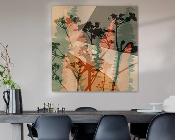 Zomerbloemen en varenbladeren in warme neutrale tinten. van Dina Dankers