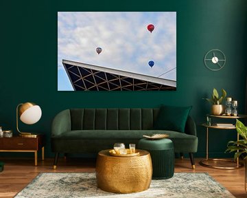 Ballons au-dessus de la gare de Tilburg sur Blond Beeld