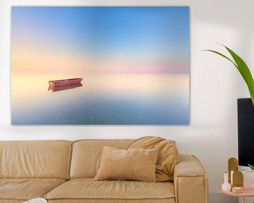 Rood bootje in een zee van blauw/roze pasteltinten van Sugar_bee_photography