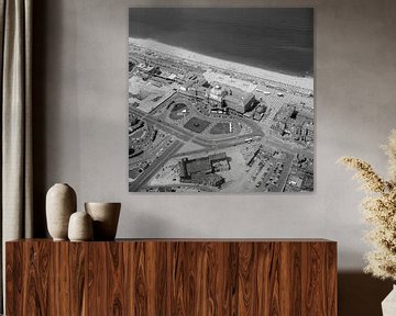 1975: Historische zwart/wit luchtfoto van het Kurhaus van Frans Rombout