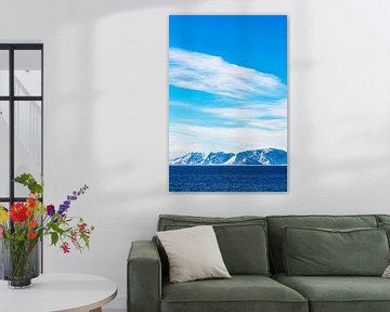 Bergen en rotsen in de winter bij Hammerfest in Noorwegen van Rico Ködder