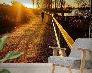 Goldenes Ufer – Läufer & lange Schatten