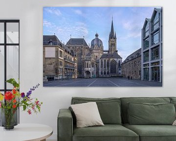 De kathedraal van Aken in het avondlicht - architectuurfotografie met een bijzonder perspectief van Rolf Schnepp