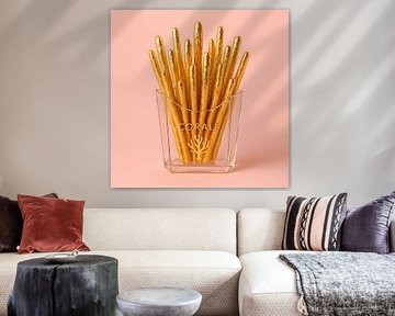 Bâtons de corail doré dans un cadre luxueux et minimaliste