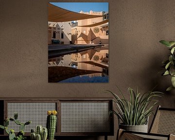 Arabische binnenplaats Waterreflectie van Jane-Beverly Dughera