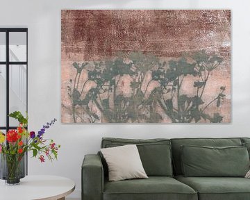 Bloemen op warm terracotta linnen van Dina Dankers