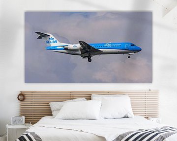 Landende KLM Cityhopper Fokker 70. van Jaap van den Berg
