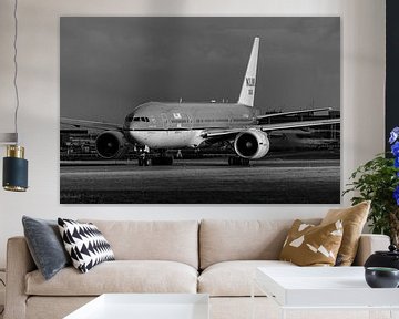 Taxiënde KLM Boeing 777-200. van Jaap van den Berg